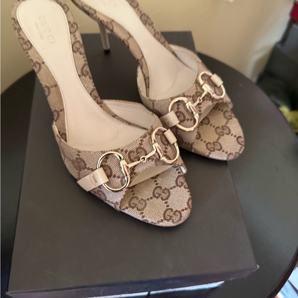 Gucci Size 7 Beige / Cream / White Sandal - Picture 3 of 7